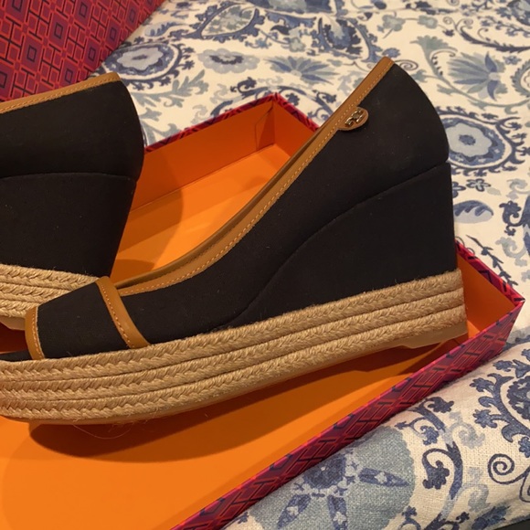 SOLD ON DIFFERENT PLATFORM - Picture 6 of 10